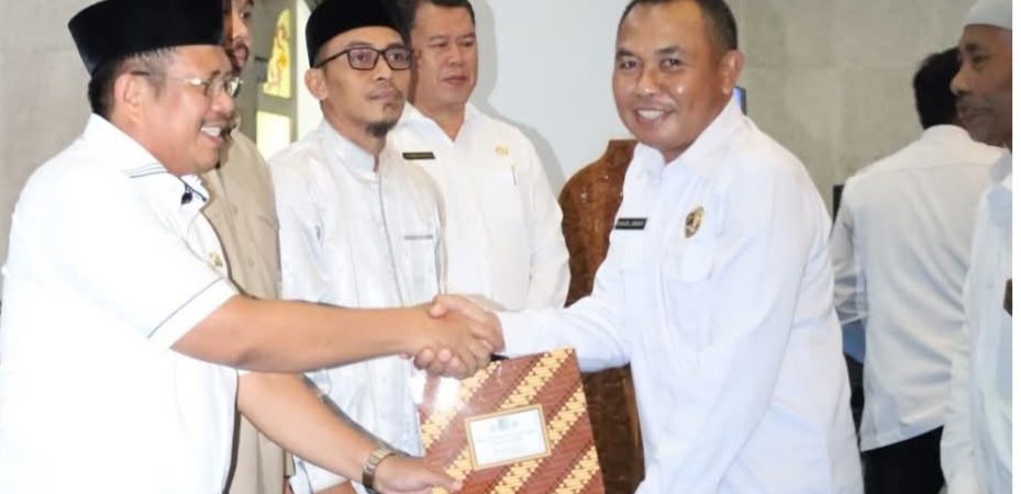 Bupati LAZ Serahkan DIPA 1 Miliar Per Desa se Lombok Barat