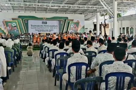 Hadiri Tasyakur Penamatan Santri Syaikh Zainuddin NW, Ketum PBNW Ingatkan Santri Jangan Lupa Almamater