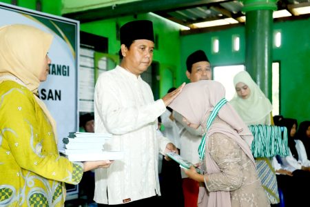 Tasyakuran Penamatan Siswa MTs. Fathul Muin NW Montong Tangi Dibanjiri Air Mata