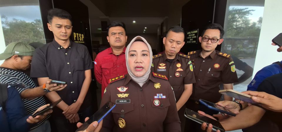 Kejari Loteng Tetapkan Empat Tersangka Korupsi Pengadaan Dump truck
