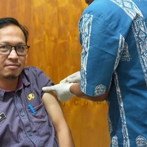 RSUD dr. R. Soedjono Selong Laksanakan Vaksinasi MR bagi Karyawan