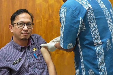 RSUD dr. R. Soedjono Selong Laksanakan Vaksinasi MR bagi Karyawan