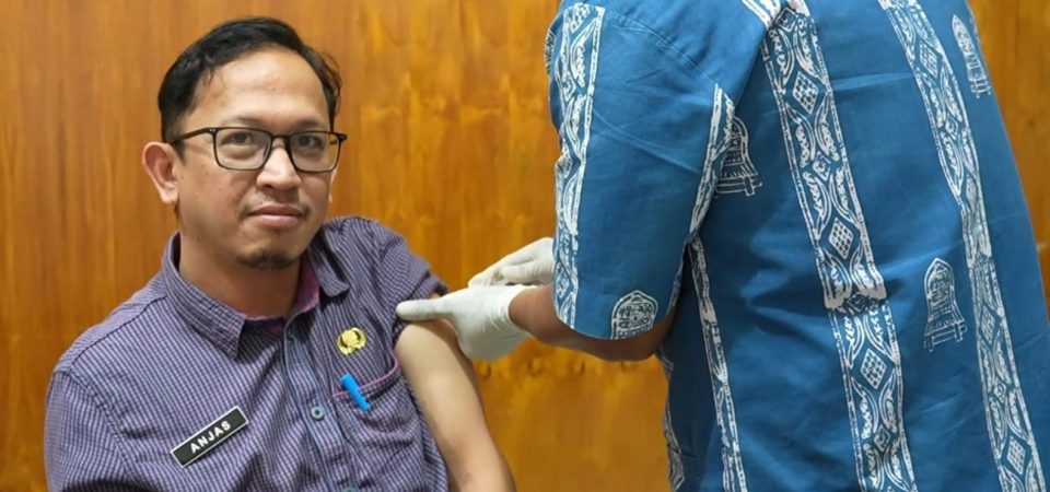RSUD dr. R. Soedjono Selong Laksanakan Vaksinasi MR bagi Karyawan
