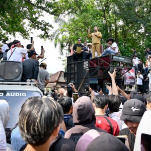 Temui Massa Mobilisasi, Gubernur Sentil Pemilik SPPG: Program MBG Bukan untuk Perkaya Segelintir Orang!