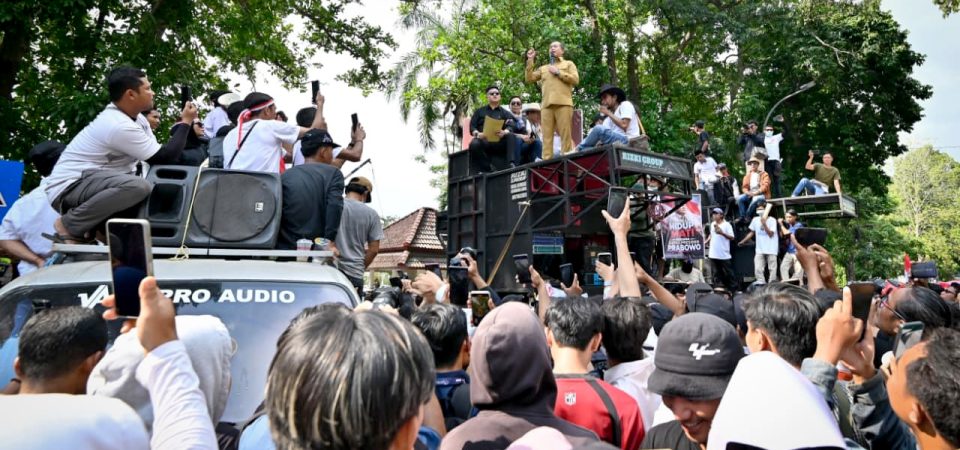 Temui Massa Mobilisasi, Gubernur Sentil Pemilik SPPG: Program MBG Bukan untuk Perkaya Segelintir Orang!