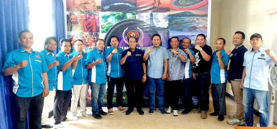 Kunjungi Sekretariat PWI NTB, Ketua KONI Nyatakan Dukungan Penuh untuk Porwada 2026