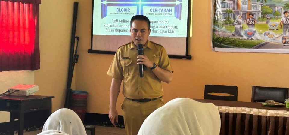 Diskominfo Loteng Edukasi Pelajar SMAN 1 Prabarda Soal Bahaya Judol & Pinjol Ilegal