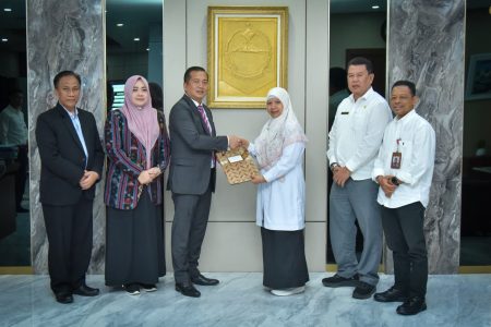 Gubernur NTB Serahkan Radiogram Mendagri, Pastikan Pemerintahan Lombok Barat Tetap Berjalan