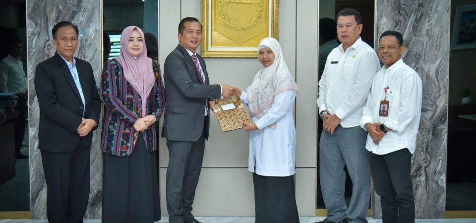 Gubernur NTB Serahkan Radiogram Mendagri, Pastikan Pemerintahan Lombok Barat Tetap Berjalan