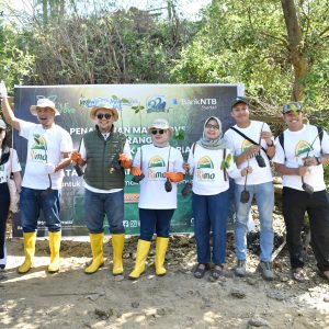 Peringati Hari Mangrove Sedunia dan HUT ke-62, Bank NTB Syariah Tanam Mangrove di Kawasan Ekowisata Paremas