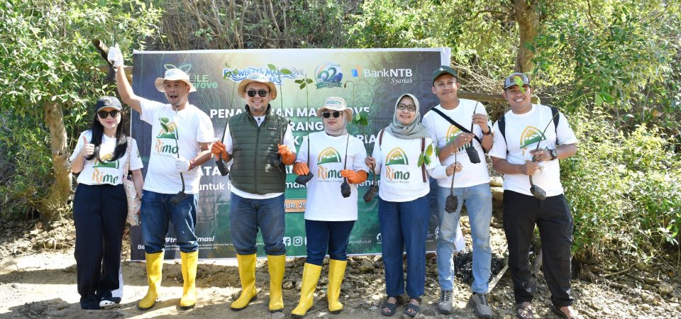 Peringati Hari Mangrove Sedunia dan HUT ke-62, Bank NTB Syariah Tanam Mangrove di Kawasan Ekowisata Paremas