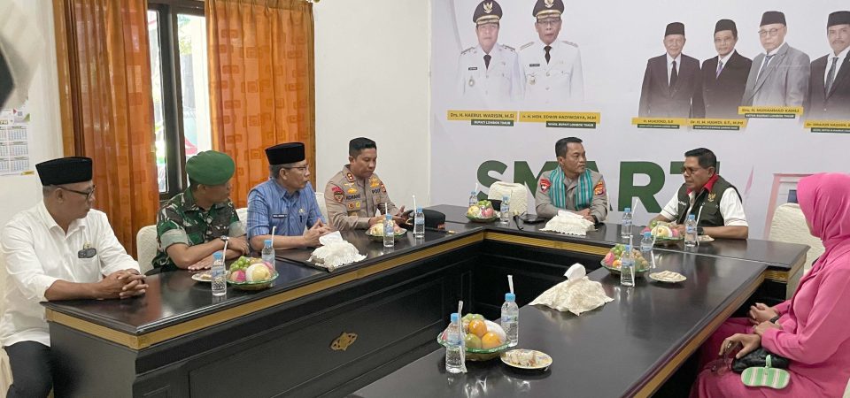 Kunjungi Baznas Lotim, Kapolda NTB Serahkan Santunan kepada Anak Yatim Piatu dan Lansia