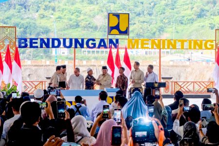 Resmikan Bendungan Meninting, Presiden Prabowo : Air Harus Sampai kepada Petani