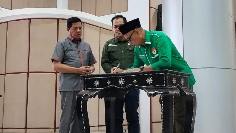 Baznas Lotim Beri Bantuan Iuran BPJS Ketenagakerjaan Guru Ngaji