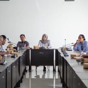 Jalan Komplek Hancur karena Angkutan Material Galian C, Warga Darul Hijrah Anjani Ngadu ke Dewan