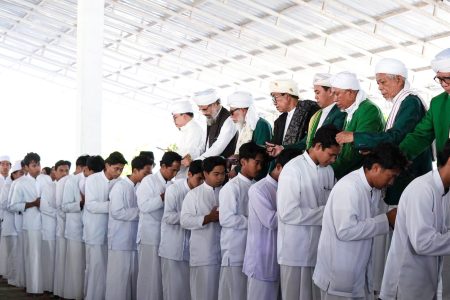 Tradisi Cukuran Massal bagi Thullab Baru Ma’had DQH NW Peninggalan Maulanasyaikh Terus Dilestarikan