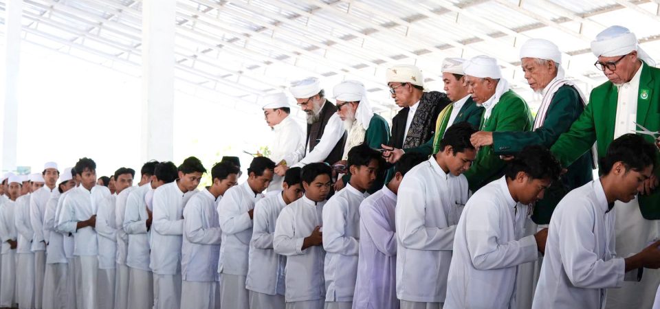Tradisi Cukuran Massal bagi Thullab Baru Ma’had DQH NW Peninggalan Maulanasyaikh Terus Dilestarikan