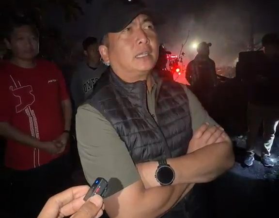 Baru Tiba dari NTT, Gubernur NTB Langsung Turun di Tengah Kebakaran Sade