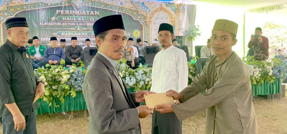 Hadiri Harlah ke – 33 YAQIN, Baznas Lotim Salurkan Bantuan