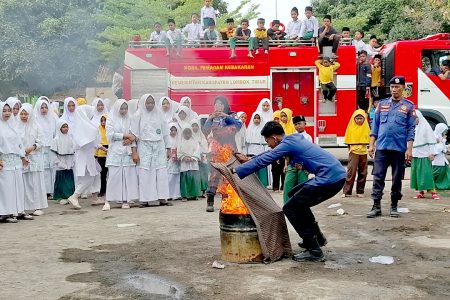 Gandeng Damkarmat Lotim MA Muallimat NW Anjani Gelar Sosialisasi dan Mitigasi Kebakaran