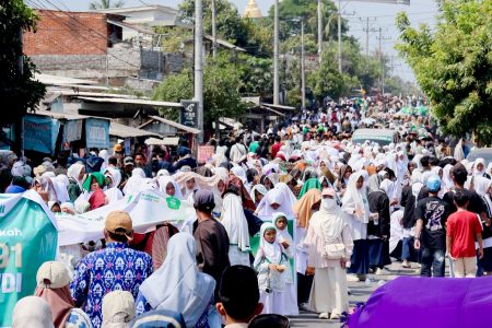 Mengular! Puluhan Ribu Jemaah NW Ikuti Pawai Alegoris Hultah ke 91 Madrasah NWDI