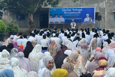 PDAM Loteng Gelar Shalat Istisqa, Santuni Anak Yatim, dan Ratusan Tangki Air Bersih Disalurkan